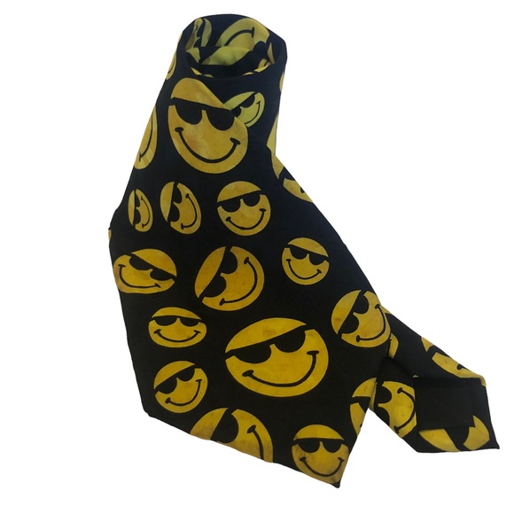 Smiley Face Novelty Tie - Picture 4 of 11